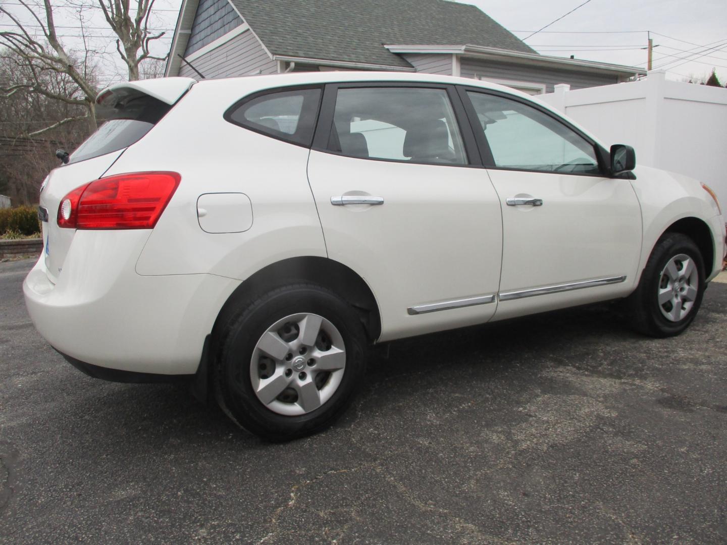 2013 WHITE Nissan Rogue S AWD (JN8AS5MV7DW) with an 2.5L L4 DOHC 16V engine, Continuously Variable Transmission transmission, located at 540a Delsea Drive, Sewell, NJ, 08080, (856) 589-6888, 39.752560, -75.111206 - Photo#7